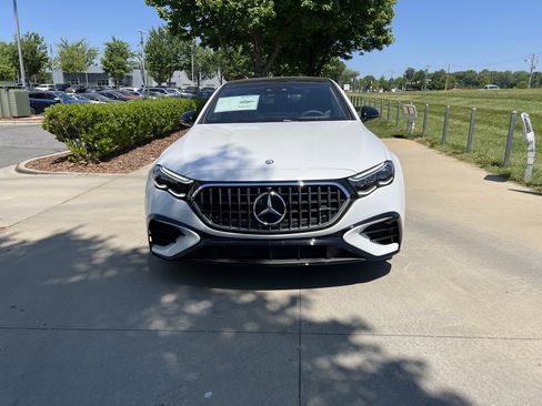New 2026 Mercedes-Benz E 53 AMG e 4MATIC Sedan image 3