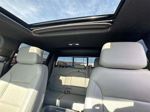 Used 2023 GMC Sierra 1500 SLT w/ SLT Premium Package image 32