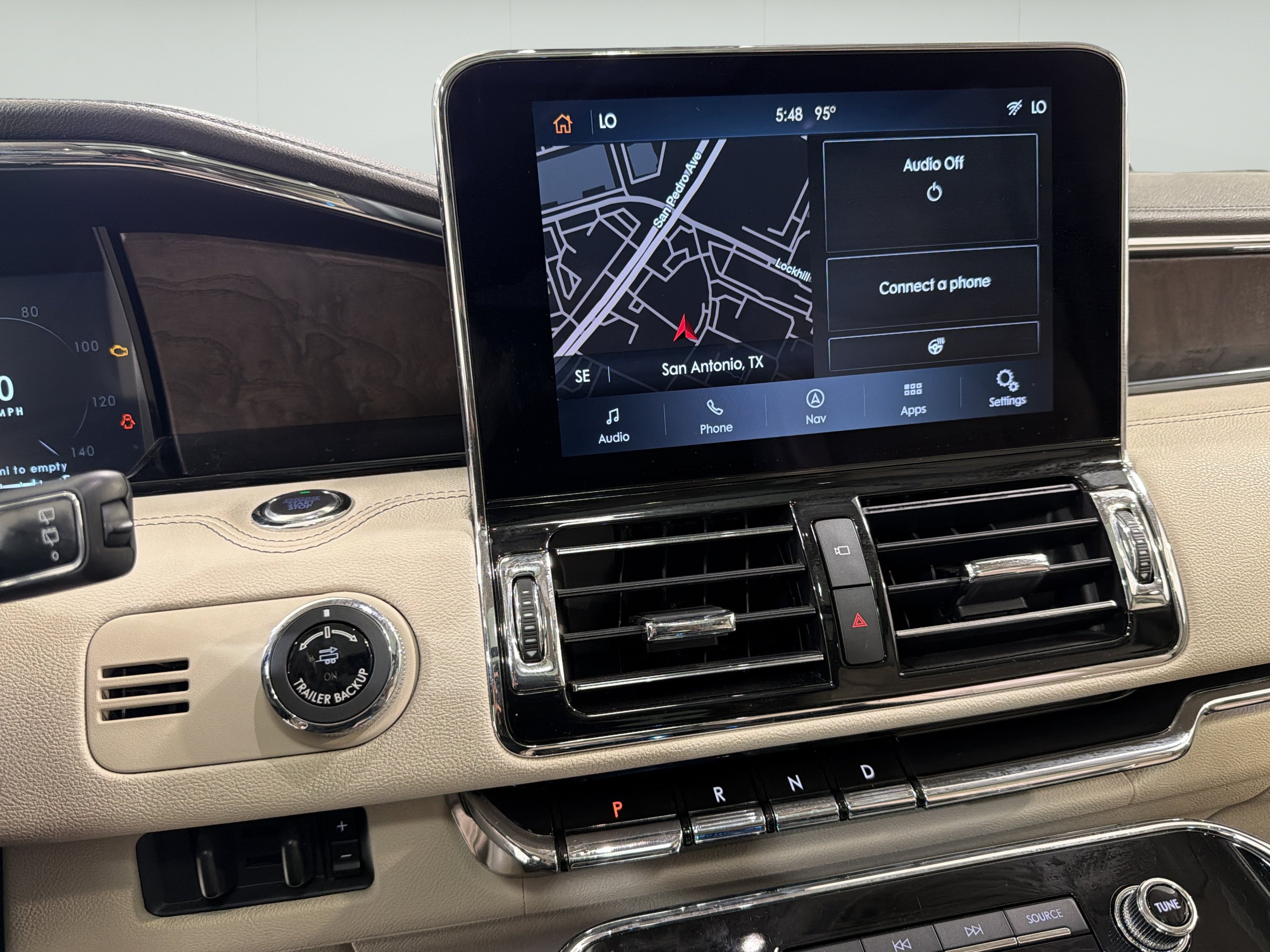 Used 2021 Lincoln Navigator Reserve w/ Luxury Package AWD/4WD image 18