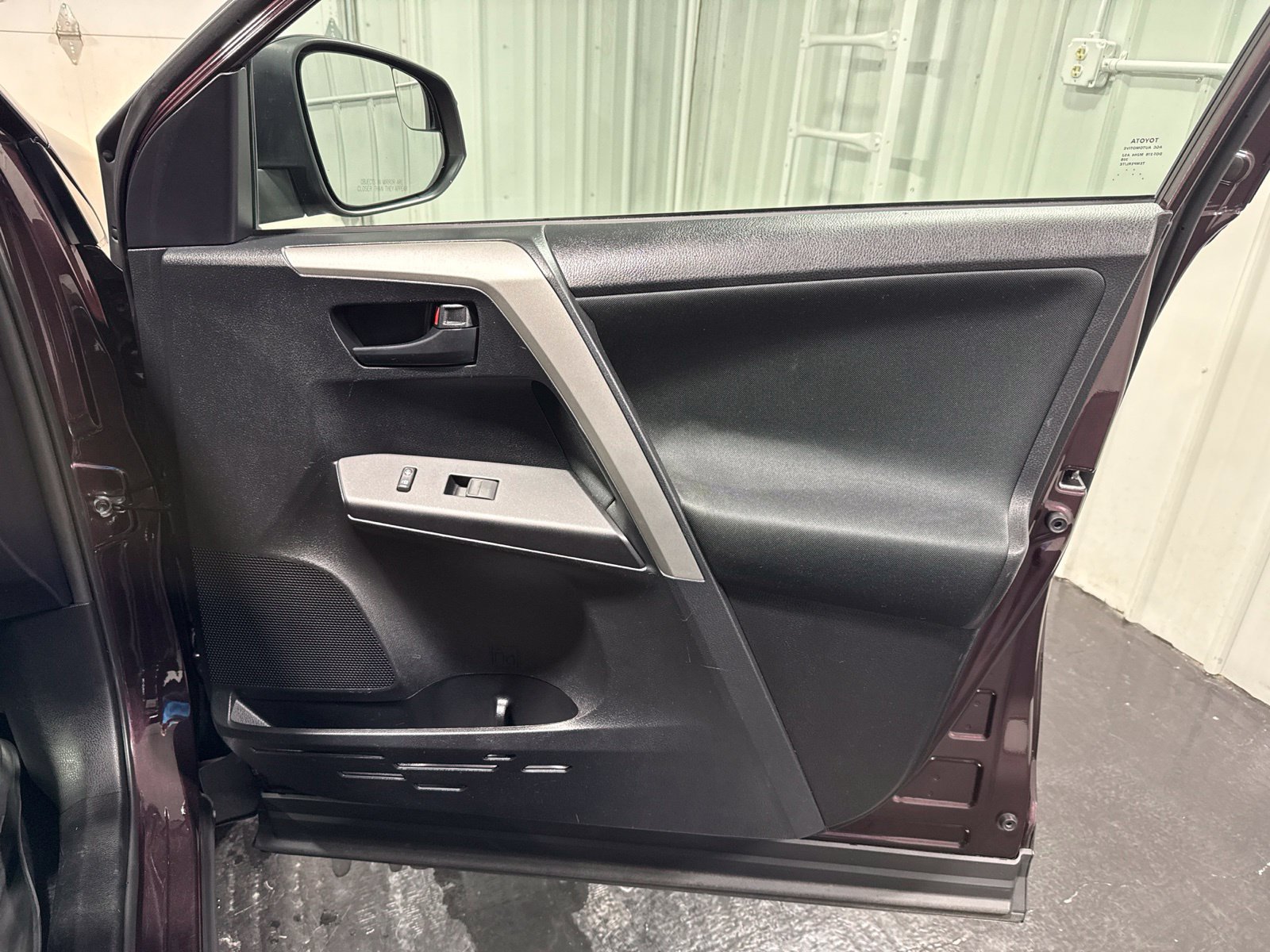 Used 2017 Toyota RAV4 LE AWD/4WD image 14