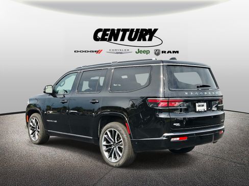 Used 2024 Jeep Wagoneer Series III w/ Premium Group I AWD/4WD image 6