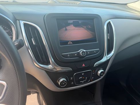 Used 2021 Chevrolet Equinox LS w/ LS Convenience Package FWD image 12