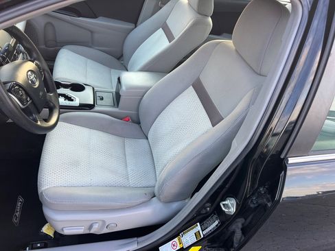 Used 2014 Toyota Camry LE FWD image 11