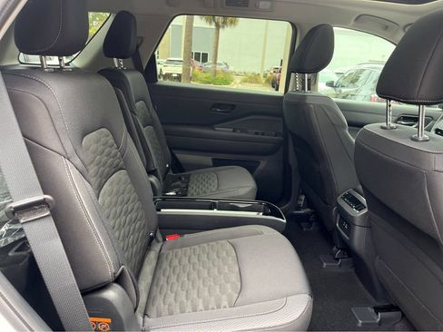 Certified 2025 Nissan Pathfinder SV w/ SV Premium Package FWD image 12