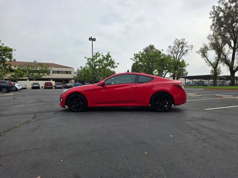 Used 2013 Hyundai Genesis 3.8 RWD image 18