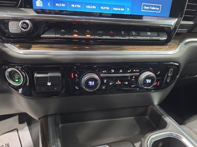Used 2022 Chevrolet Silverado 1500 LT Trail Boss w/ Convenience Package II AWD/4WD image 15