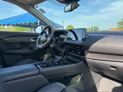 Used 2023 Nissan Rogue Platinum AWD/4WD image 25