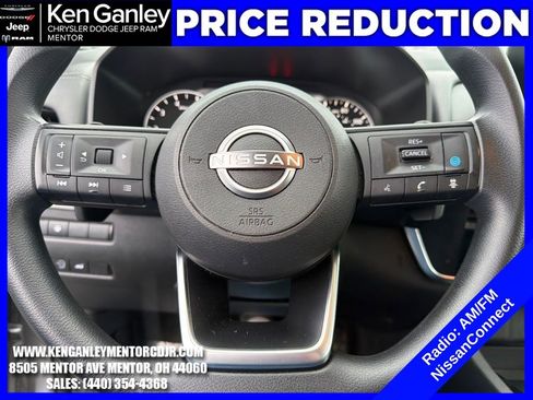 Used 2024 Nissan Rogue SV image 12
