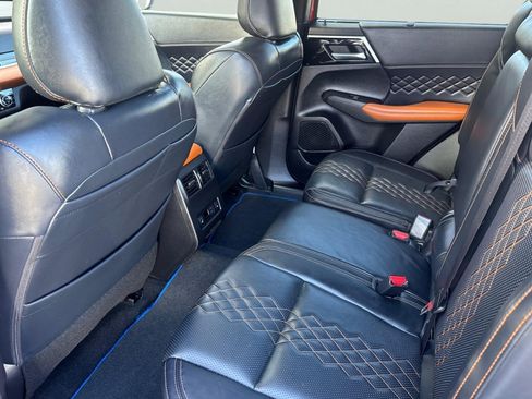 Used 2025 Mitsubishi Outlander SEL Black Edition image 5