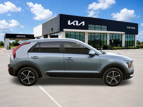 Used 2023 Kia Niro LX FWD image 4