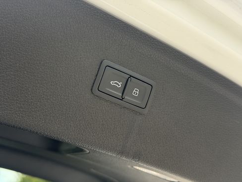 Used 2021 Audi Q5 2.0T Premium Plus w/ Premium Plus Package AWD/4WD image 11
