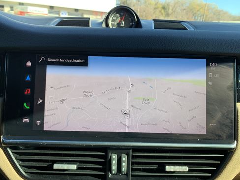 Used 2022 Porsche Cayenne Platinum Edition image 24