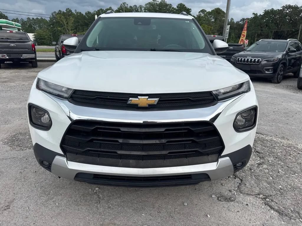 Used 2023 Chevrolet TrailBlazer LT FWD image 2