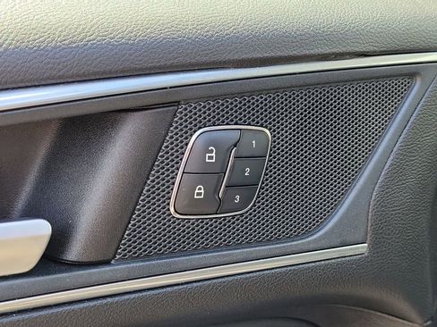 Used 2018 Ford Edge Titanium w/ Equipment Group 302A FWD image 19