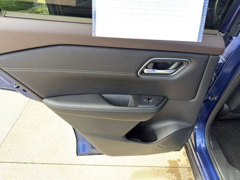 Used 2023 Nissan Rogue Platinum AWD/4WD image 15