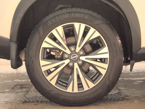 Used 2023 Nissan Rogue SV w/ SV Premium Package image 11