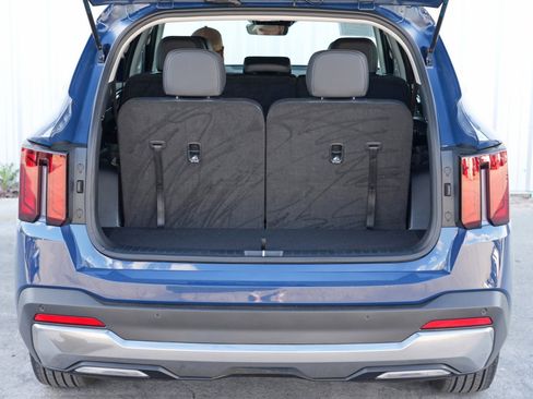 Used 2024 Kia Sorento S w/ Panoramic Sunroof Package image 9