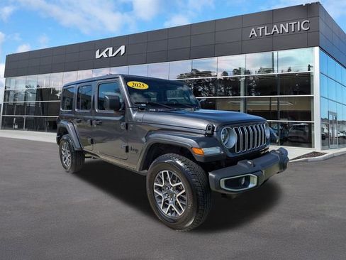 Used 2025 Jeep Wrangler Unlimited Sahara AWD/4WD image 2