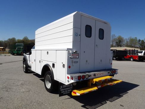 Used 2015 Ford F550 2WD Regular Cab Super Duty image 5