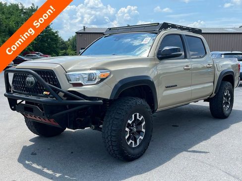 Used 2018 Toyota Tacoma TRD Off-Road AWD/4WD image 2