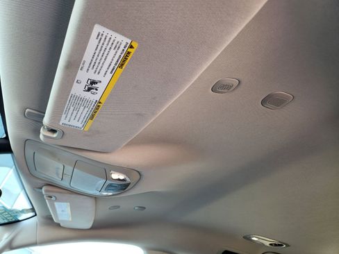 Used 2023 Chrysler Voyager LX image 27