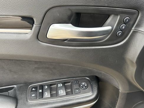 Used 2023 Chrysler 300 C image 29