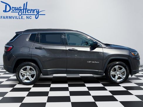Used 2024 Jeep Compass Latitude AWD/4WD image 6