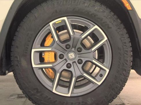 Used 2023 Rivian R1S Adventure image 10