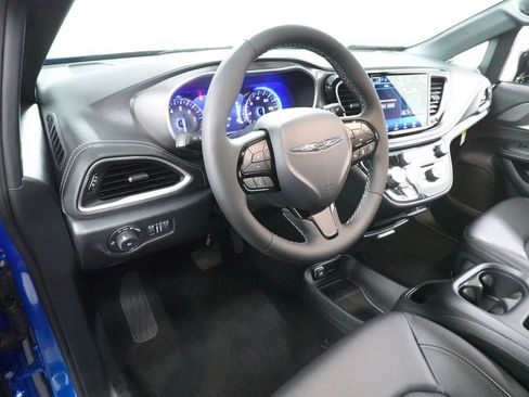 New 2026 Chrysler Pacifica Select w/ S Appearance Package FWD image 24