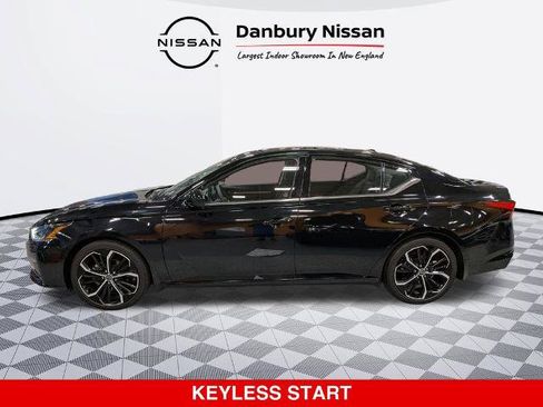 Certified 2023 Nissan Altima 2.5 SR w/ SR Premium Package FWD image 7