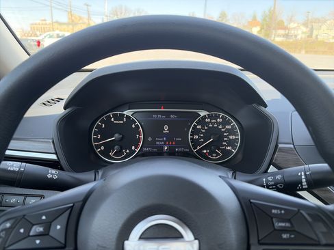 Used 2025 Nissan Altima 2.5 SV FWD image 16
