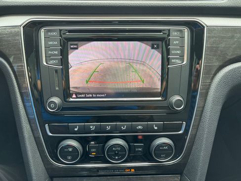 Used 2018 Volkswagen Passat 2.0T SE w/ SE Lighting Package image 25