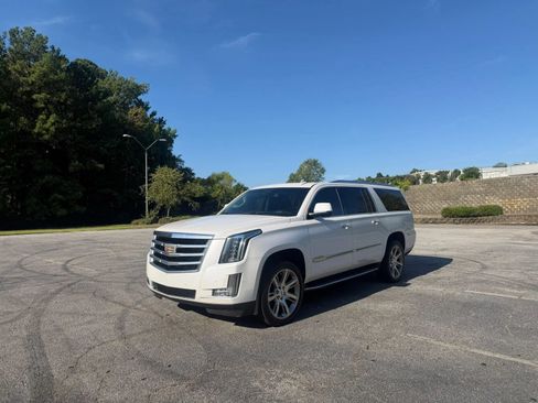 Used 2016 Cadillac Escalade ESV Luxury AWD/4WD image 2