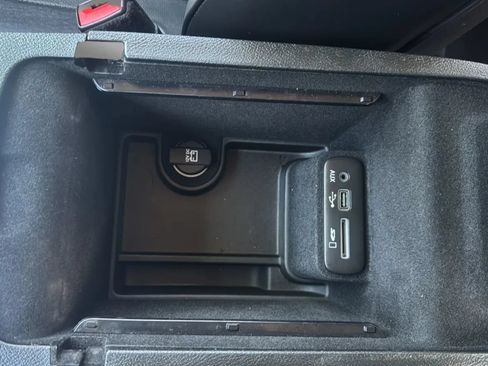 Used 2016 Chrysler 300 C RWD image 15