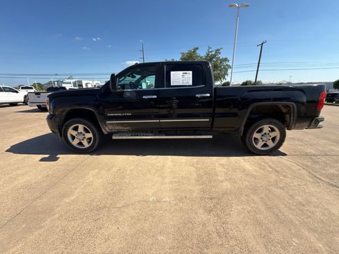 Used 2015 GMC Sierra 2500 Denali w/ Driver Alert Package AWD/4WD image 4