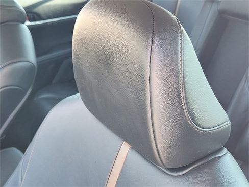 Used 2020 Toyota Camry XLE image 16