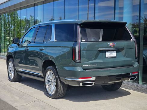 New 2026 Cadillac Escalade Luxury w/ Touring Package AWD/4WD image 3