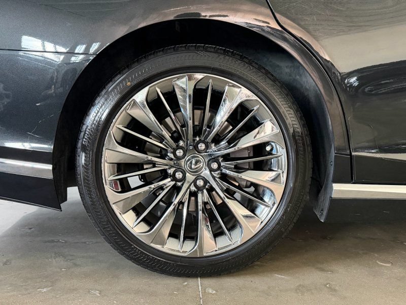 Used 2018 Lexus LS 500 w/ Luxury Package RWD image 9