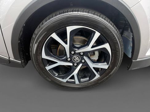 Used 2018 Toyota C-HR XLE FWD image 15