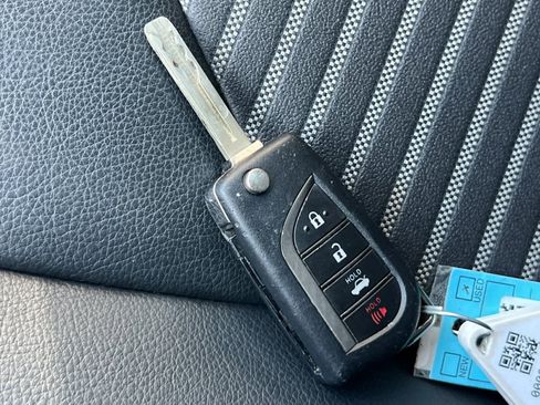 Used 2021 Toyota Camry SE image 27