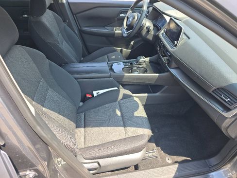 Used 2024 Nissan Rogue SV FWD image 17