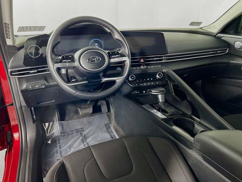 Certified 2023 Hyundai Elantra SEL w/ Convenience Package FWD image 9