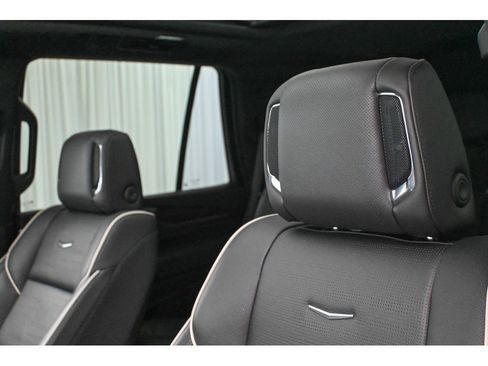 Used 2023 Cadillac Escalade Premium Luxury image 39