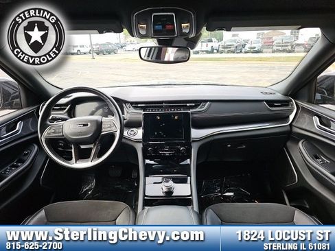 Used 2022 Jeep Grand Cherokee L Laredo image 27