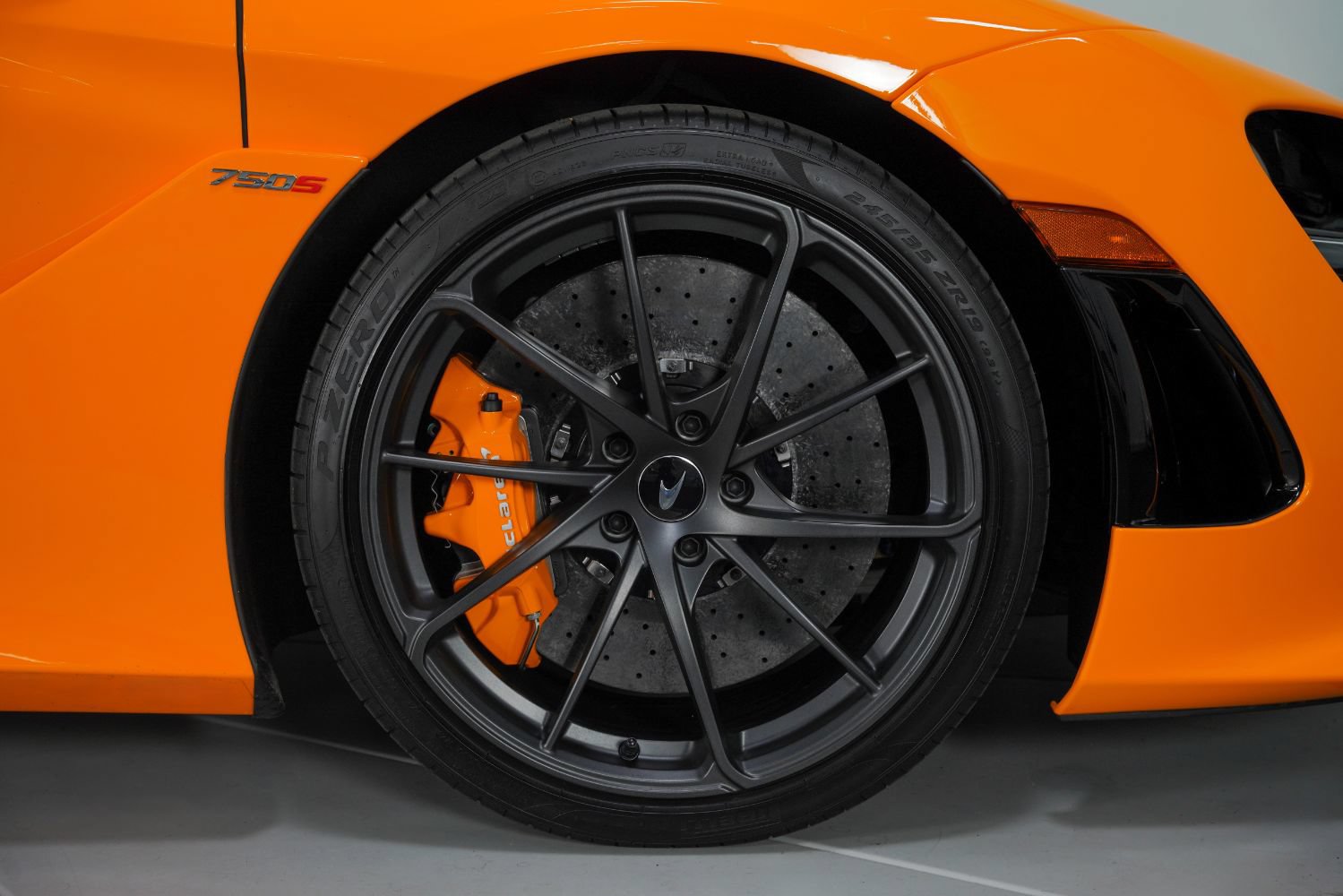 Used 2024 McLaren 750S Spider RWD image 26