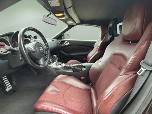 Used 2010 Nissan 370Z Touring RWD image 12