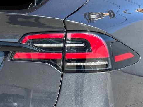 Used 2024 Tesla Model X image 25