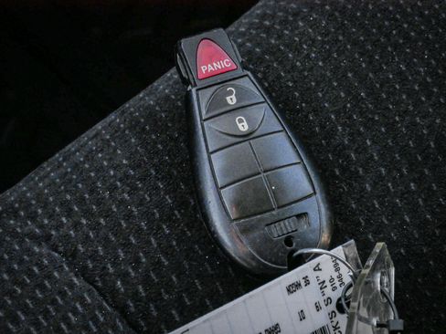 Used 2019 Dodge Grand Caravan SE w/ UConnect Hands-Free Group image 35