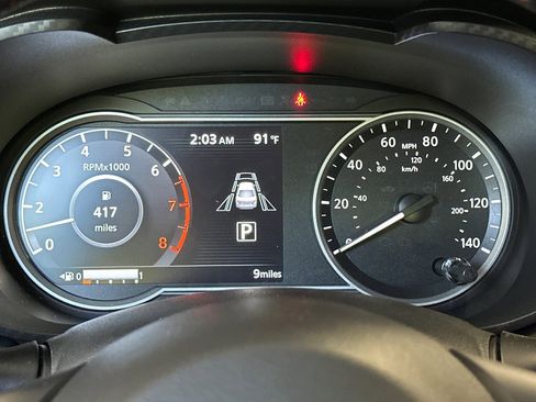 Used 2025 Nissan Versa SR w/ Trunk Package image 20