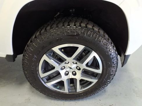 Used 2023 Chevrolet Colorado Z71 w/ Z71 Convenience Package 2 AWD/4WD image 9